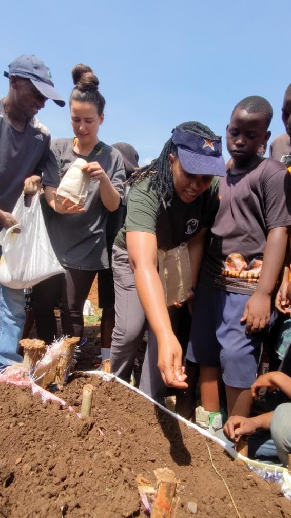 EP Mulinja students working on a kitchen garden