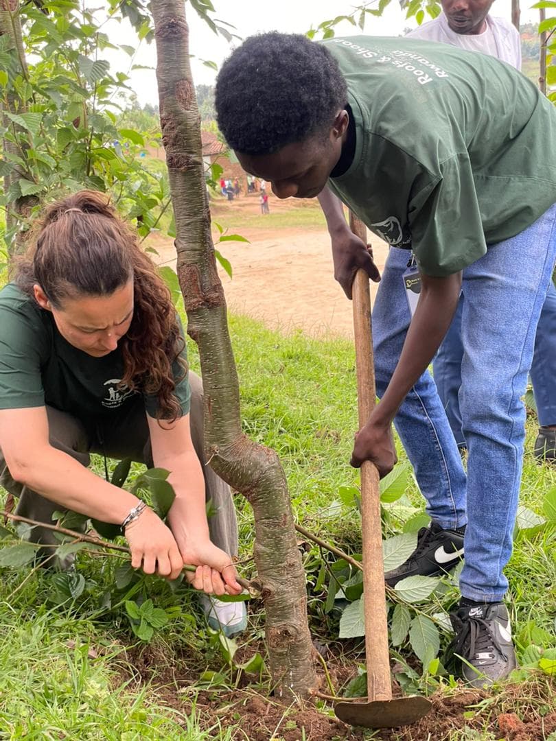 Students learning environmental leadership